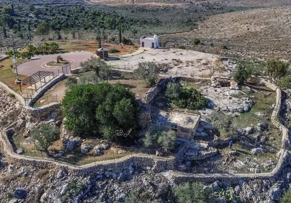 صور جوية لقرية عابود بعدسة: أ. محمود معطان