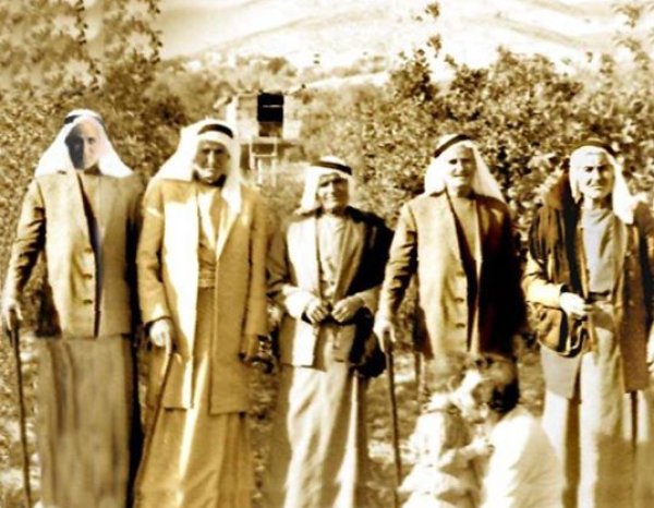 وجهاء القرية