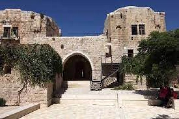 منزل قديم في القرية