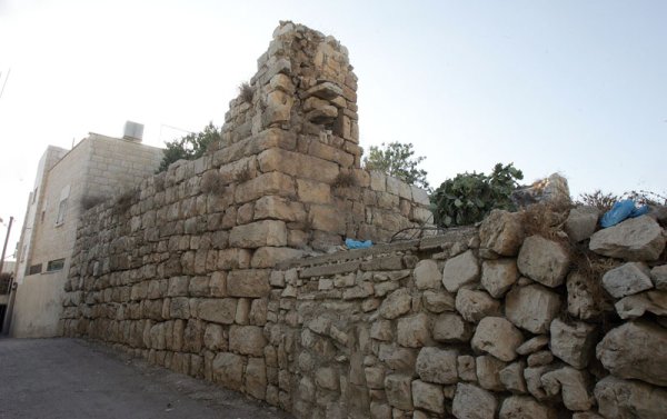 منزل قديم في القرية