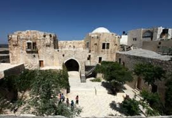 منزل قديم في القرية