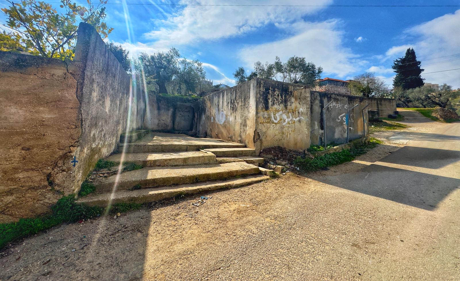 العين الغربية "النبع" من أقدم الأماكن في قصرة و اللي كانت مصدر الماء على مدار سنين طويلة لأهالي قصرة، بعدسة ابن القرية محمد نزال