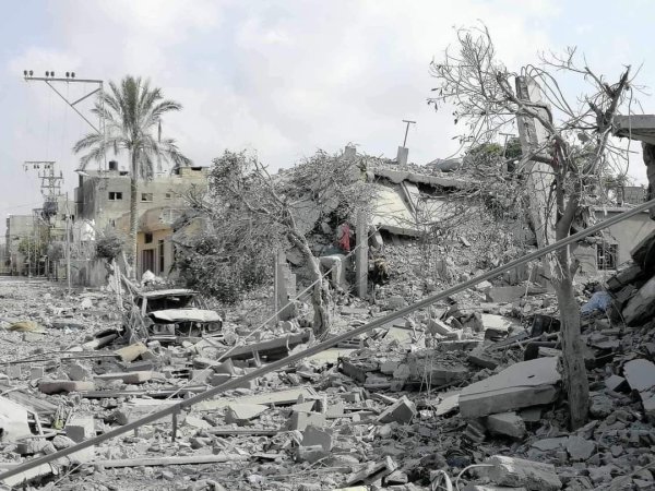 صور تظهر جحم الدمار الذي طال بلدة خزاعة نتيجة القثف الإسرائيلي المتواصل عل القطاع منذ 7 أكتوبر 2023، الصورة بتاريخ: 26-11-2023