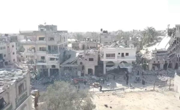 صور تظهر جحم الدمار الذي طال بلدة خزاعة نتيجة القثف الإسرائيلي المتواصل عل القطاع منذ 7 أكتوبر 2023، الصورة بتاريخ: 26-11-2023