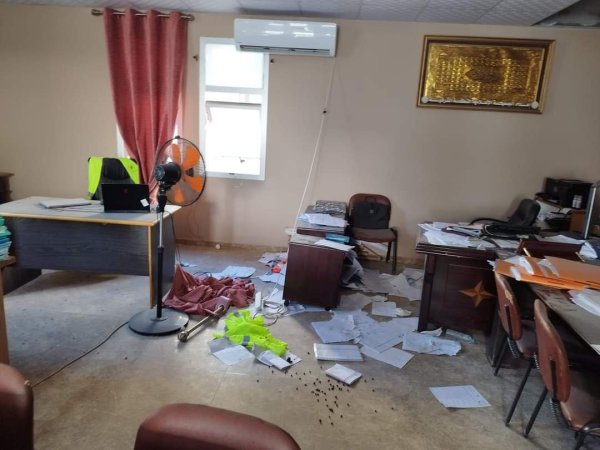 الأضرار التي لحقت مقر بلدية خزاعة نتيجة القصف الإسرائيلي المتواصل على قطاع غزة، الصور بتاريخ: 26-11-2023 نقلاً عن صفحة بلدية خزاعة الرسمية على فيسبوك