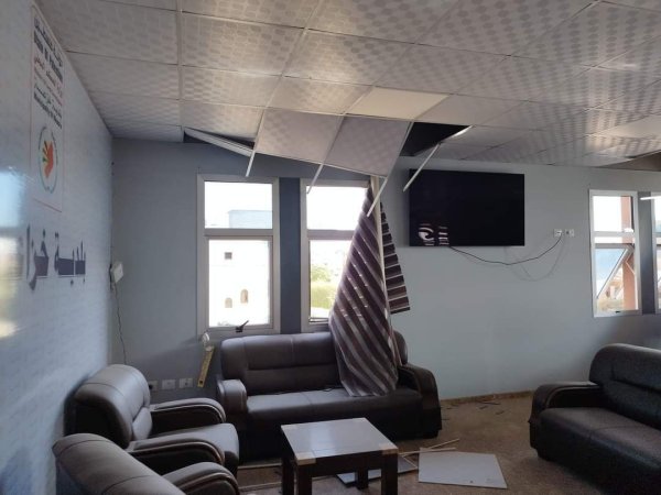 الأضرار التي لحقت مقر بلدية خزاعة نتيجة القصف الإسرائيلي المتواصل على قطاع غزة، الصور بتاريخ: 26-11-2023 نقلاً عن صفحة بلدية خزاعة الرسمية على فيسبوك