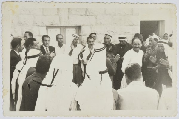 صورة أرسلتها شهناز بدوي إلى فريدة عبد المجيد، والدة زياد يوسف، تُظهر جانبًا من زفة أحد أعراس قرية برهام قضاء رام الله عام 1965.