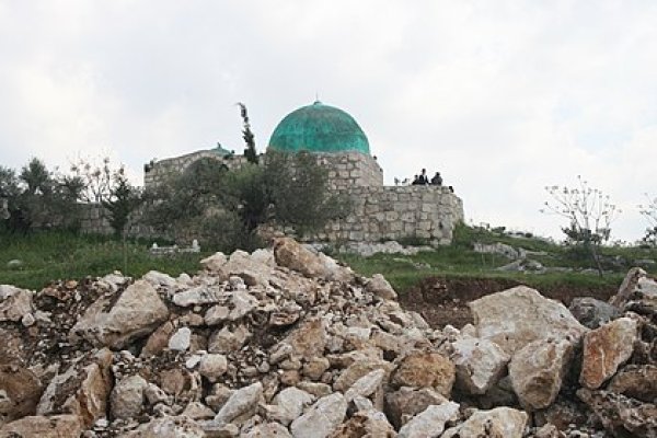 مقام الامام علي في قرية بدرس