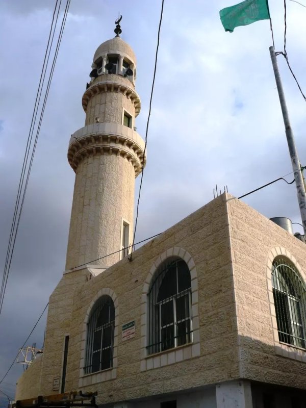 الجامع في قرية بدرس