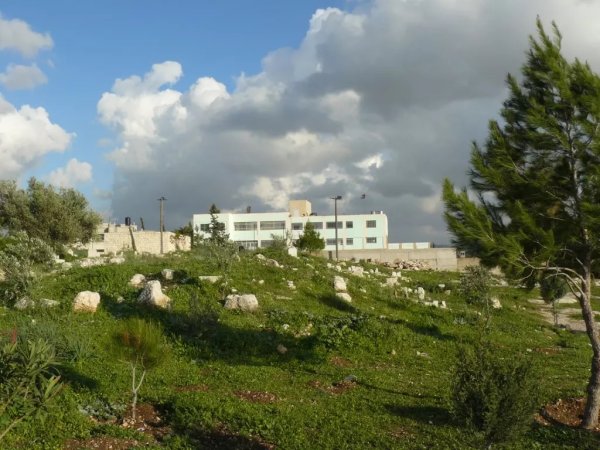 المدرسة الثانوية في قرية بدرس