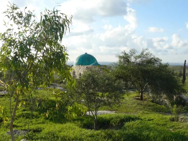 مقام الامام علي في قرية بدرس