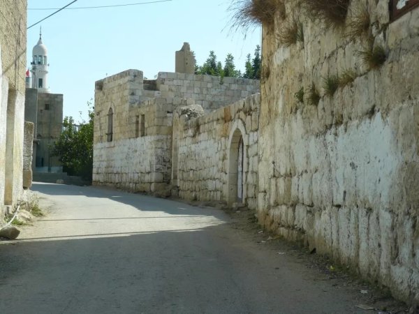 البيوت القديمة في قرية بدرس