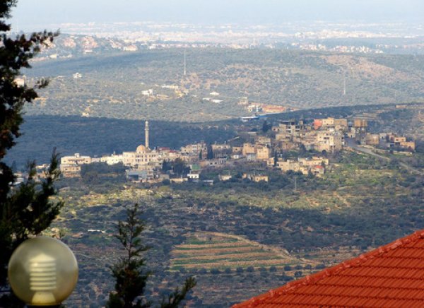 القرية من بعيد/قرية قيرة