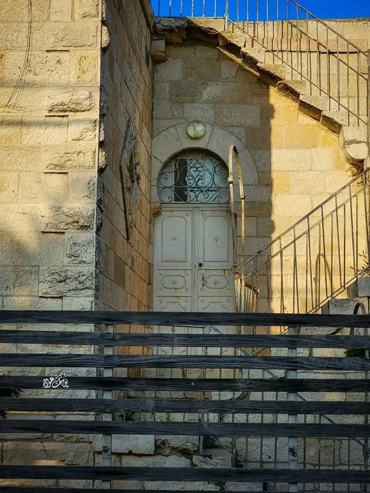 أحد البيوت القديمة والجميلة المرممة في قرية يبرود/ رامالله والبيرة / بعدسة يوسف عودة