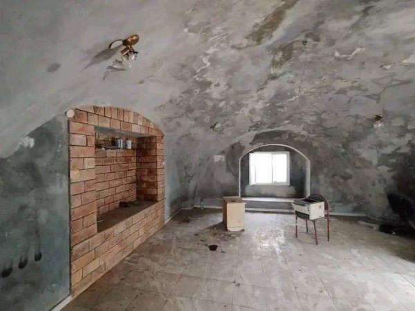 صور من منزل قديم في قرية إماتين