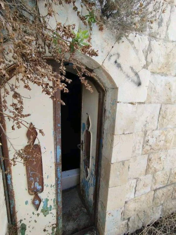 صور من منزل قديم في قرية إماتين