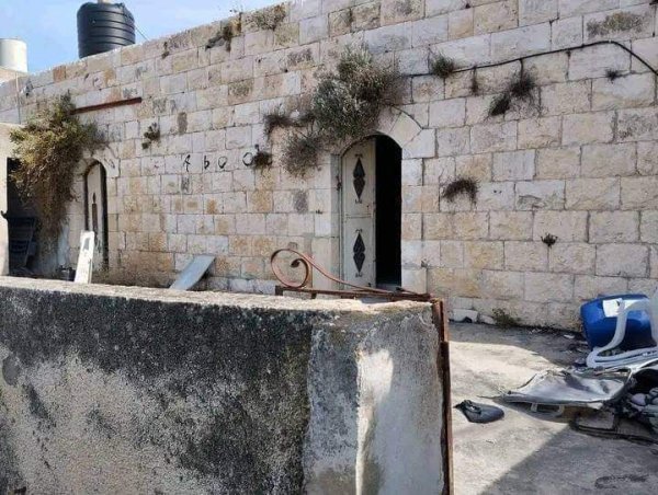 صور من منزل قديم في قرية إماتين