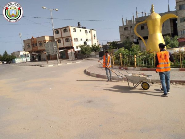 تنظيف  وتحسين ساحة البلدة الرئيسية، نقلاً عن صفحة بلدية أم النصر الرسمية على فيسبوك