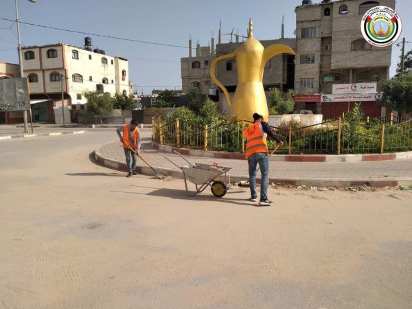 تنظيف  وتحسين ساحة البلدة الرئيسية، نقلاً عن صفحة بلدية أم النصر الرسمية على فيسبوك