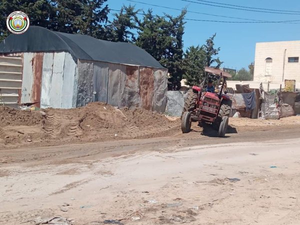 أعمال تصليح قنوات الري وشبكة ري المزروعات التي قام بها موظفو بلدية ام النصر في شهر ايلول/سبتمبر عام 2023 نقلاً عن صفحة بلدية أم النصر على فيسبوك