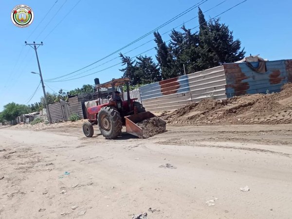 أعمال تصليح قنوات الري وشبكة ري المزروعات التي قام بها موظفو بلدية ام النصر في شهر ايلول/سبتمبر عام 2023 نقلاً عن صفحة بلدية أم النصر على فيسبوك