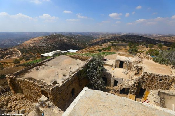 صو من المباني القديمة في قرية فرخة بعدسة: واجد النوباني