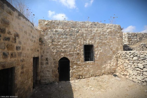 صو من المباني القديمة في قرية فرخة بعدسة: واجد النوباني