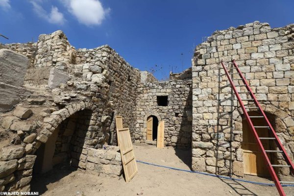 صور من المباني القديمة في قرية فرخة بعدسة: واجد النوباني