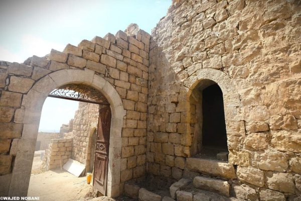 صور من المباني القديمة في قرية فرخة بعدسة: واجد النوباني