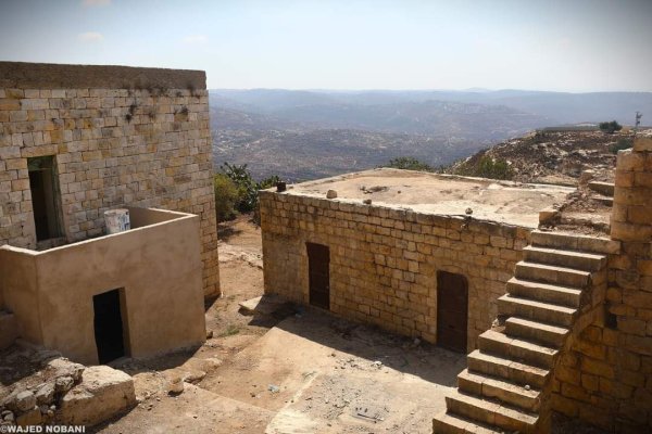 صو من المباني القديمة في قرية فرخة بعدسة: واجد النوباني