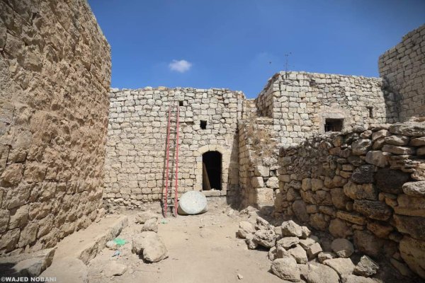 صور من المباني القديمة في قرية فرخة بعدسة: واجد النوباني