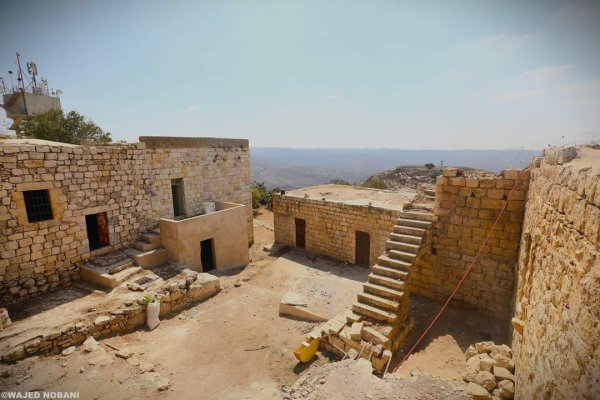 صور من المباني القديمة في قرية فرخة بعدسة: واجد النوباني