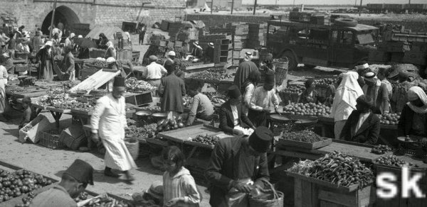 صورة نادرة من سوق قرية الفولة جنوبي الناصرة تعود الصورة لعام 1920 أي قبل تدمير واحتلال القرية بخمس سنوات