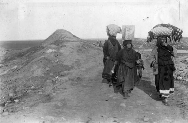 صورة نادرة لنسوة عربيات في قرية الفولة تعود الصورة لعام 1917
