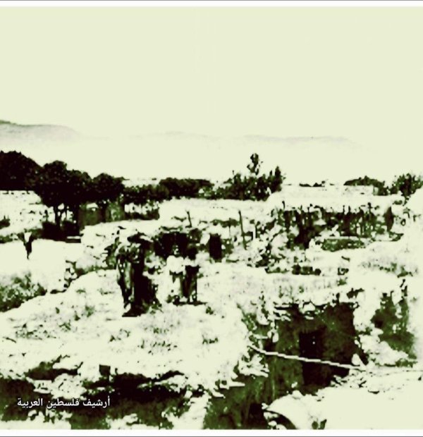 أطفال على سطح بيتهم في قرية جلبون قضاء جنين عام 1900