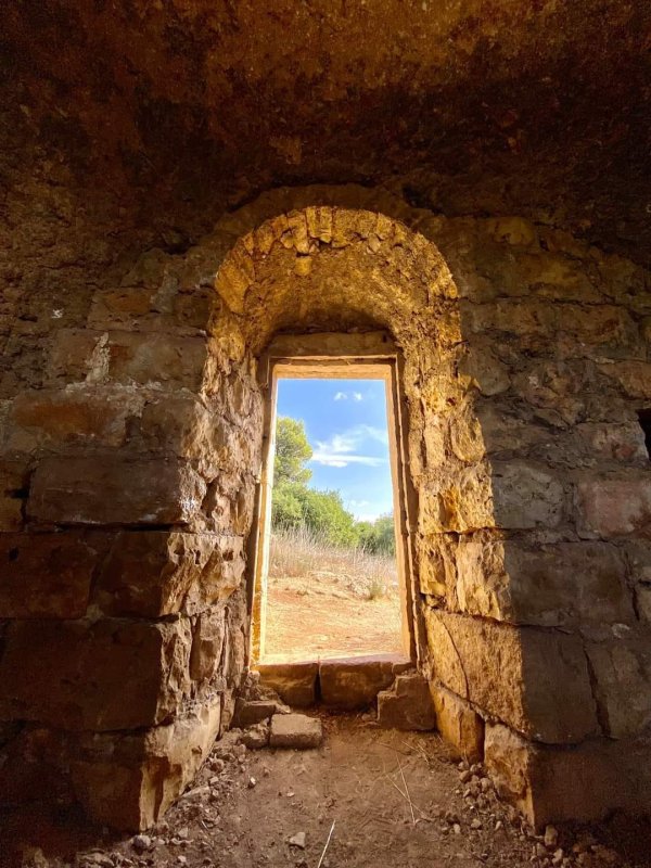 صور من داخل بيوت قرية صوبا المهجرة/ صفحة قرية صوبا