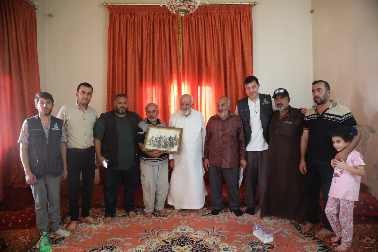 زيارة فريق الموسوعة منزل المربي والأستاذ الفاضل محمد أحمد الخطيب- أبو منذر  | موسوعة القرى الفلسطينية