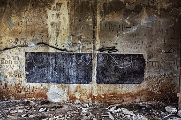 مدرسة البروة  من الداخل