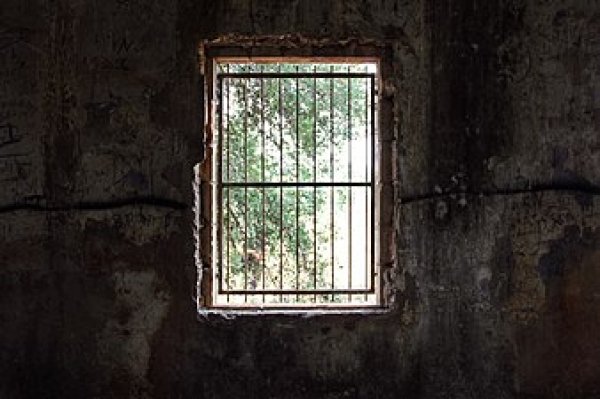 نافذة مدرسة البروة من الداخل