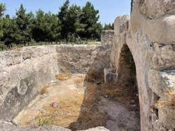 قرية الدامون