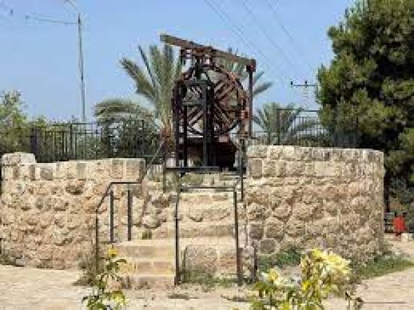 قرية الدامون