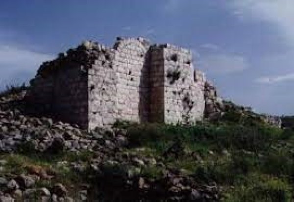 البيوت المهدمة في قرية  بيت عطاب