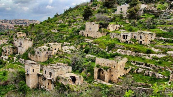 لوحة فنية ولا أجمل .. قرية لفتا المهجرة والمهددة