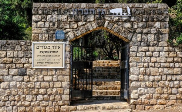 مباني فلسطينية قديمة في قرية الجاعونة / صفد