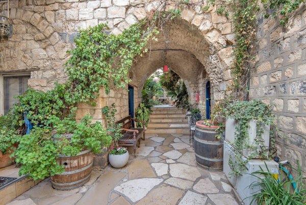 مباني فلسطينية قديمة في قرية الجاعونة / صفد