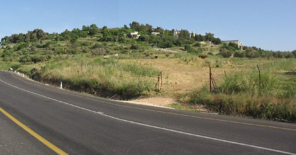 الطرق المؤدي إلى قرية سعسع