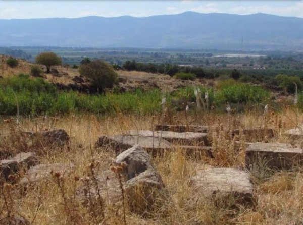 بقايا منازل غرابة المدمرة، نقلاً عن موقع فلسطين في الذاكرة