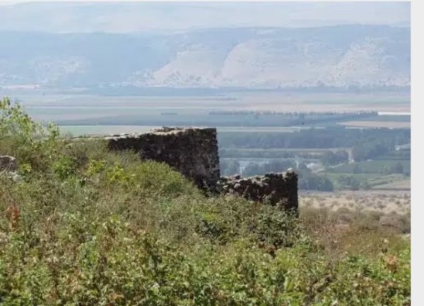 بقايا منازل غرابة المدمرة، نقلاً عن موقع فلسطين في الذاكرة