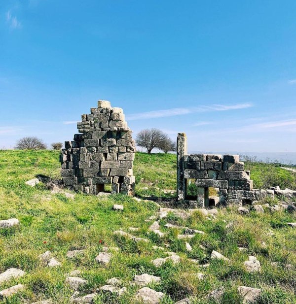 ما بقي من آثار ومباني قرية قدس، بعدسة د. أنيسة نصار