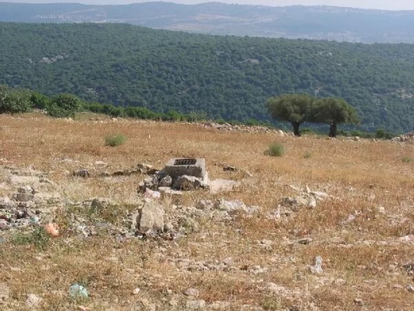 أحد الآبار الباقية في أراضي قرية سبلان من الجهة الغربية، نقلاً عن موقع فلسطين في الذاكرة